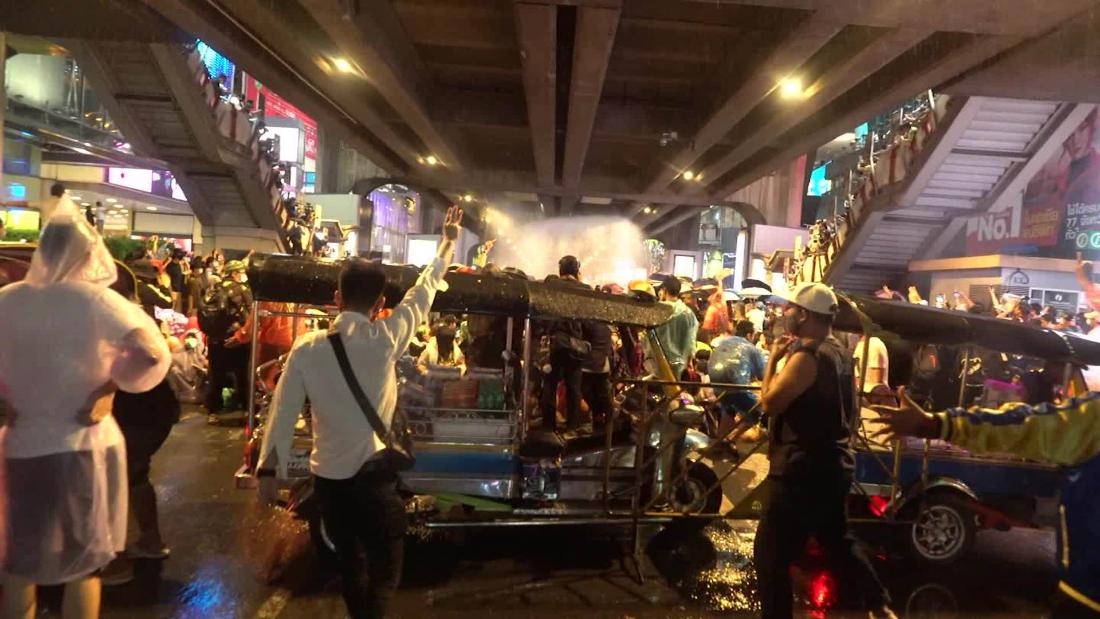 Thailand police use water cannon vehicle against
protesters 1 Thailand police use water cannon vehicle against
protesters 1