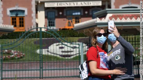 Disneyland Paris shuts down again as France enters
lockdown 1
