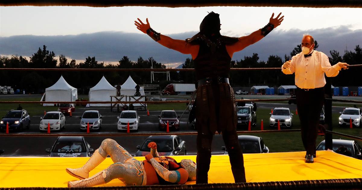 These lucha libre wrestlers, despite coronavirus, aim to
keep fighting 1