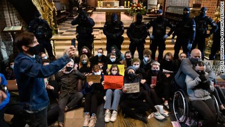 Polish women disrupt church services in protest at abortion
ban 1