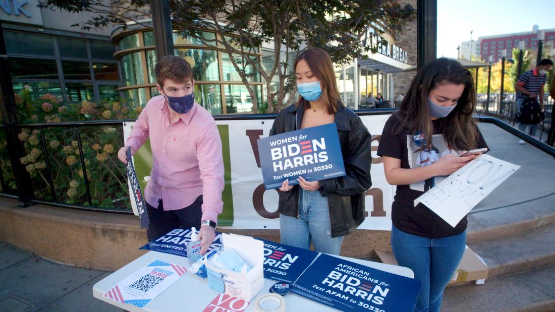 Covid-19 shutdown campuses. That hasn't stopped students
from voting 1