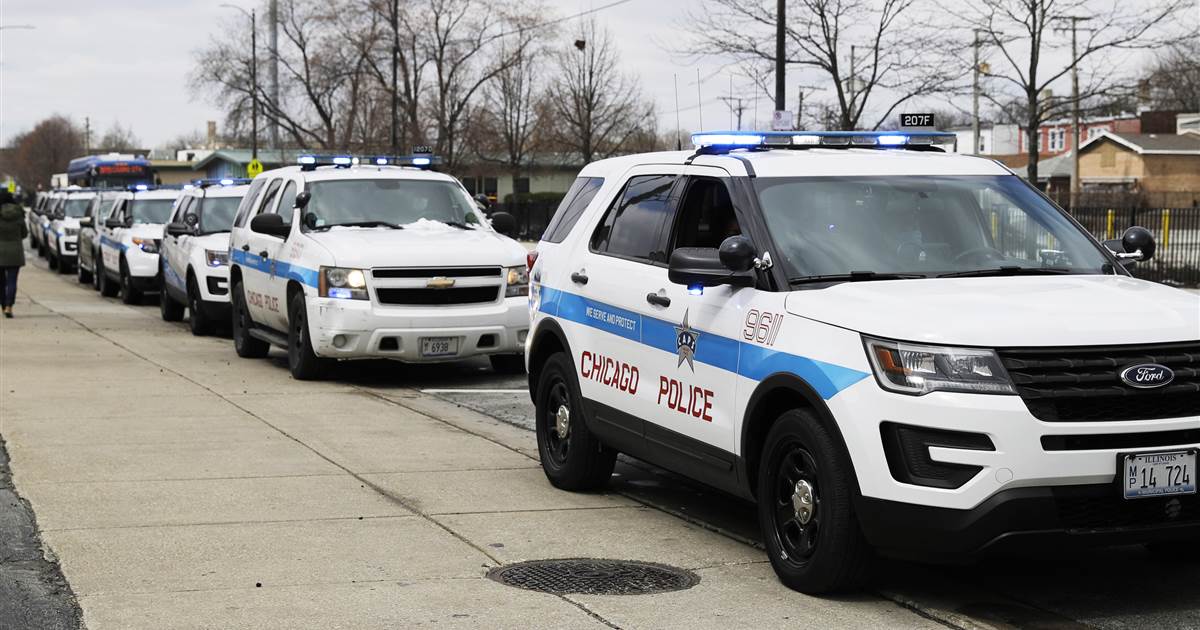 Chicago sisters accused of stabbing store security guard 27
times after he asked them to wear a mask 1