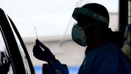 US coronavirus cases break global daily record, and experts
warn it will only get worse 1
