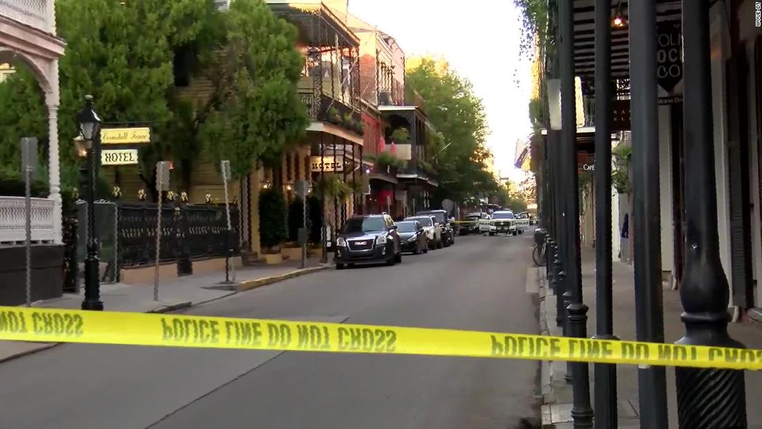 A New Orleans police officer was shot by a pedicab
passenger, police say 1