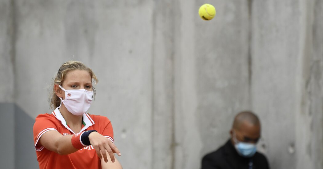 At the French Open, Cold Weather and a Ball That Will Not
Behave 1