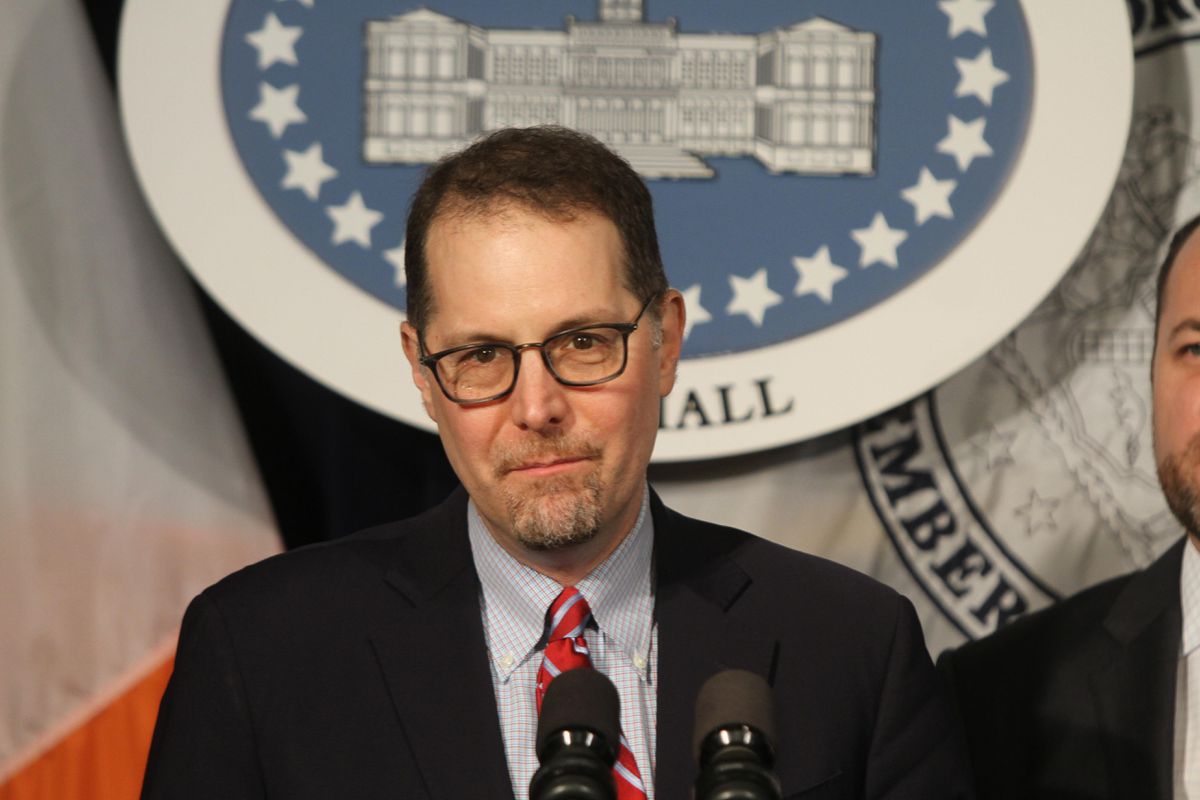 Manhattan lawmaker calls for stipends for low-income people
who quarantine 1