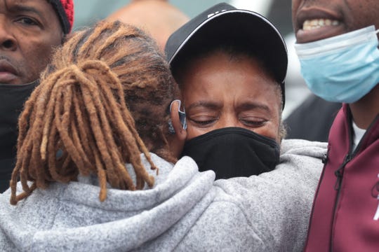 Illinois police officer who fatally shot Black teen
Marcellis Stinnette has been fired 1