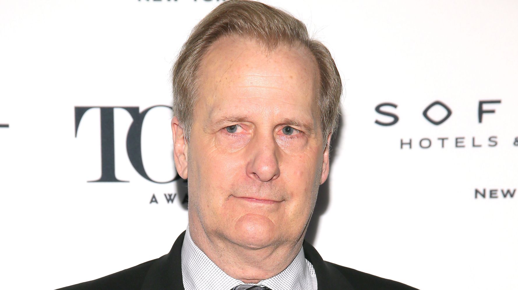 Jeff Daniels Uses Trump’s COVID-19 Lies Against Him In New
Song 1