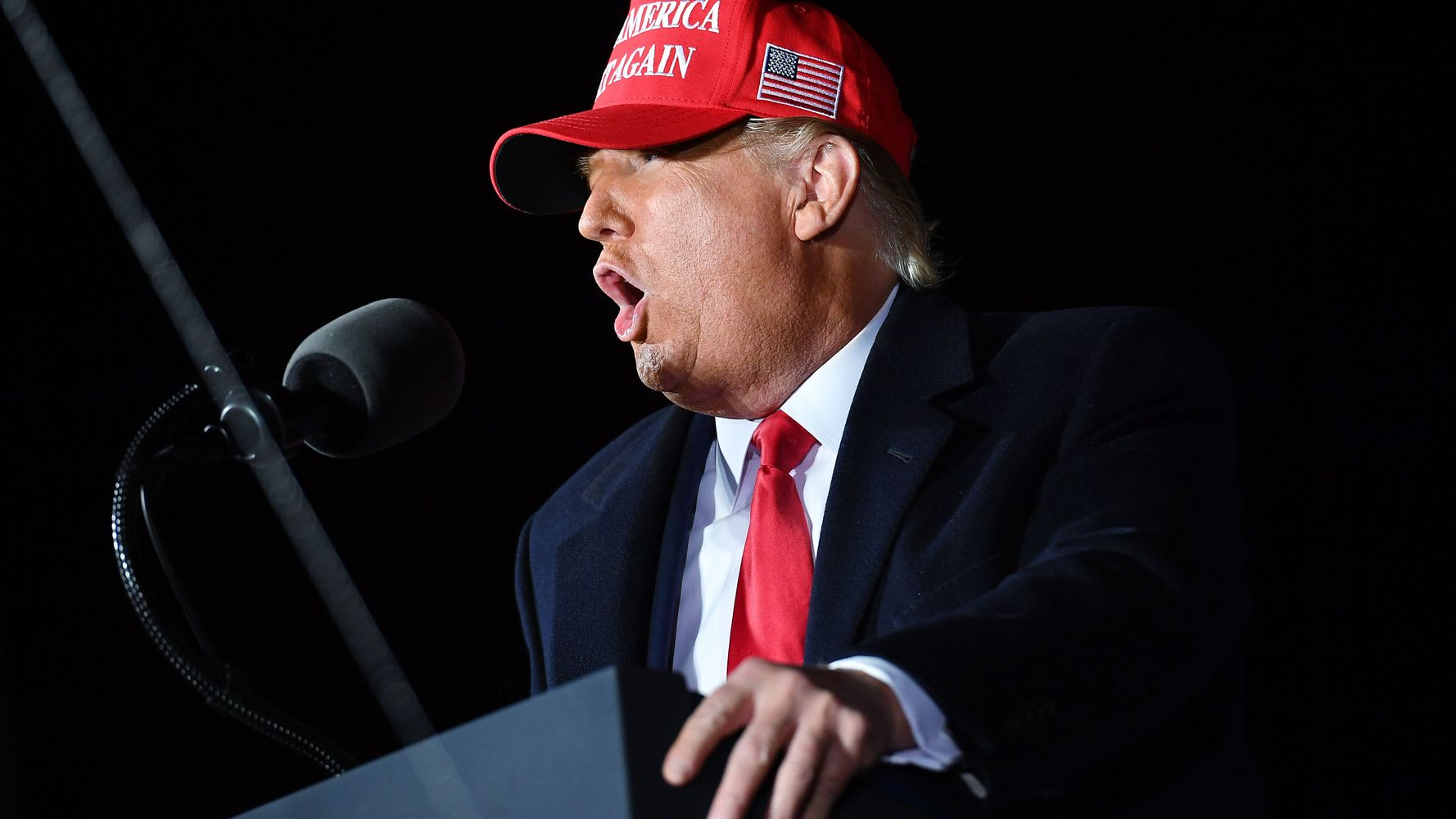 Intel Officers ‘Terrified’ Of Briefing Trump On Russia
Because He’d ‘Explode’: Report 1