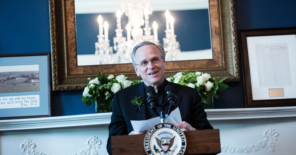 Notre Dame president tests positive for COVID-19 days after
not wearing mask at White House ceremony 1