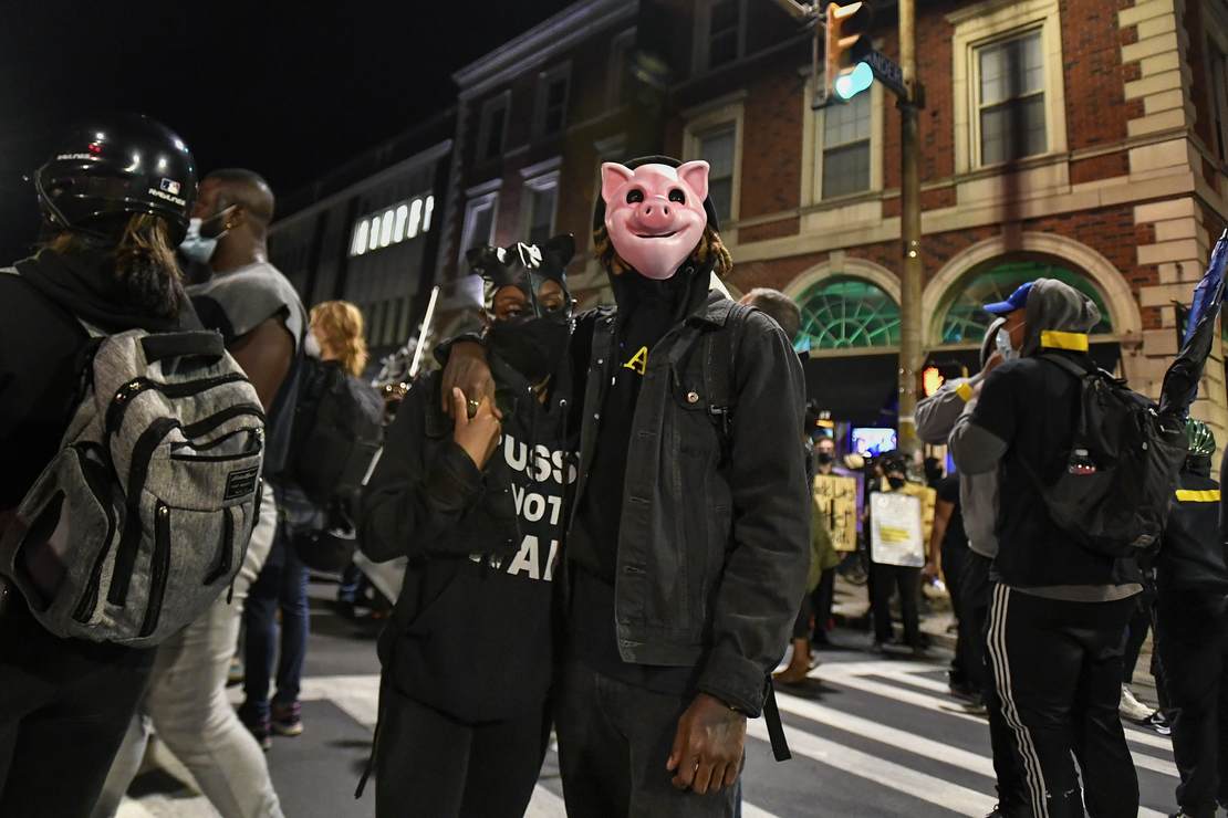 This Won't End Well: Rioters in Wisconsin Invade the
Suburbs 1