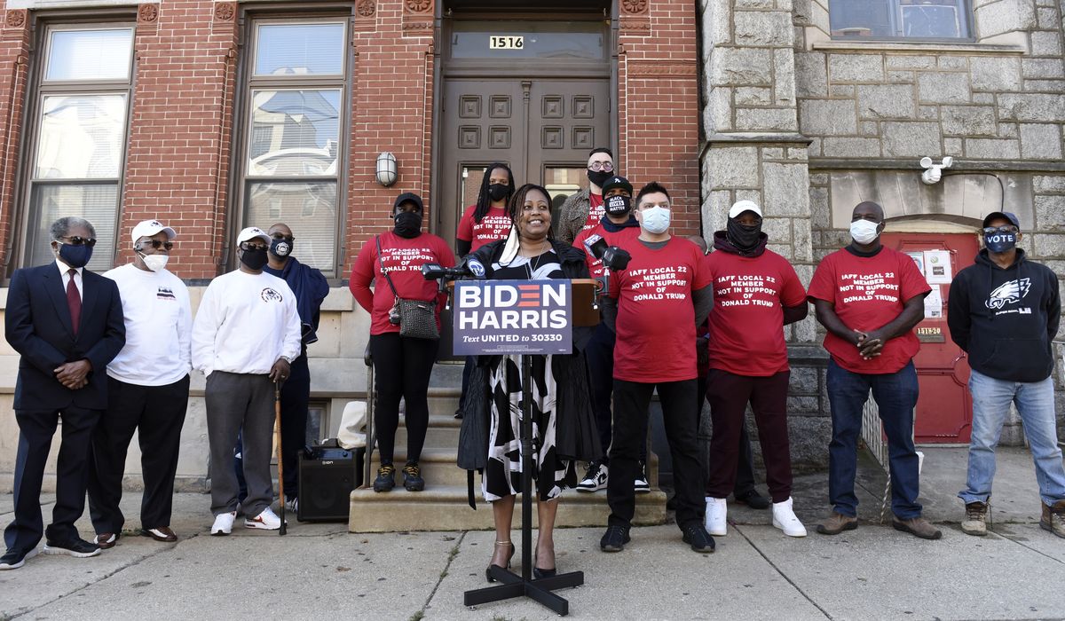 Black police officers break with unions over Trump
endorsements 1