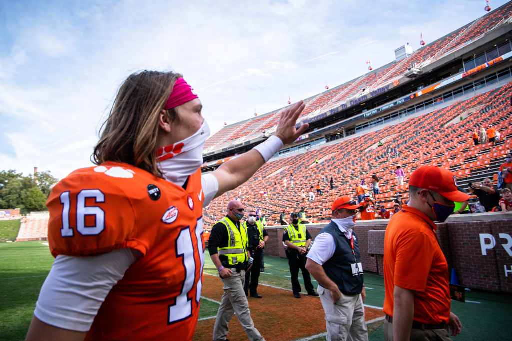 Clemson QB Trevor Lawrence tests positive for
COVID-19 1