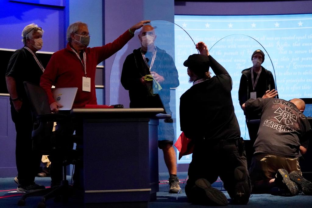 Pence, Harris face off on COVID-19 in VP debate 1