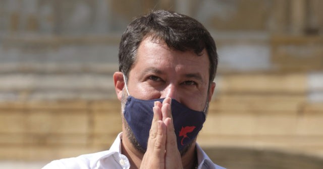 Populist Senator Matteo Salvini Wears 'Trump 2020' Mask in
Italian Parliament 1