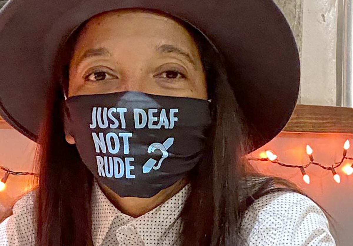 Paramedic wearing ‘Just Deaf, Not Rude’ mask felt ‘very
hurt’ by ignorant flight attendant 1 Paramedic wearing ‘Just Deaf, Not Rude’ mask felt ‘very
hurt’ by ignorant flight attendant 1