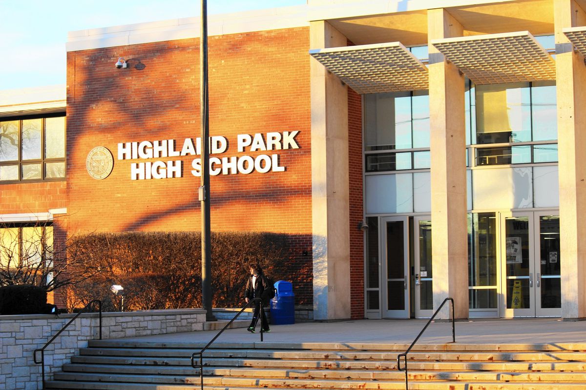 Highland Park High School student tests positive for
COVID-19: District officials 1 Highland Park High School student tests positive for
COVID-19: District officials 1