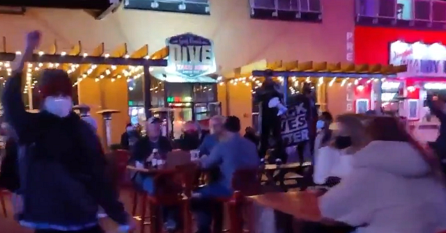 BLM Protester Screams 'I am Here to Ruin Dinners, Ruin Happy
Hours' 1