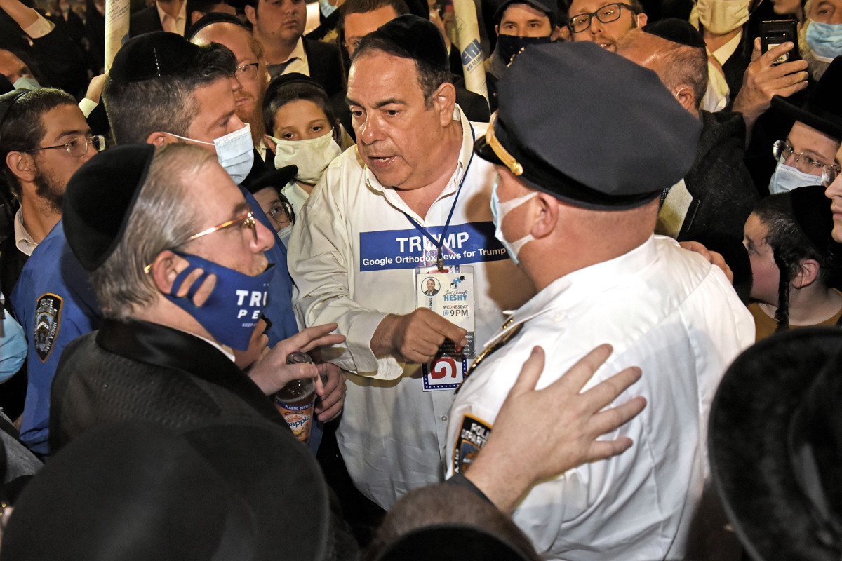 Police make no arrests as COVID-19 protests rage in Borough
Park 1