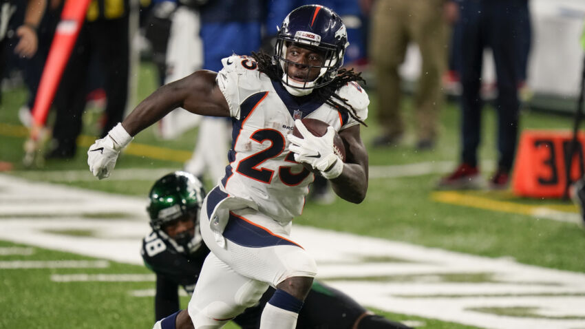 Broncos players voice displeasure in NFL postponing game
against Patriots 1