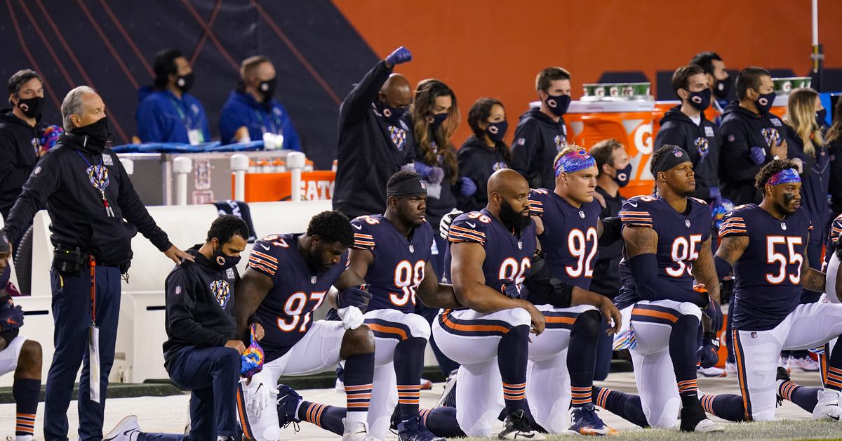 Bears continue national anthem protests 1