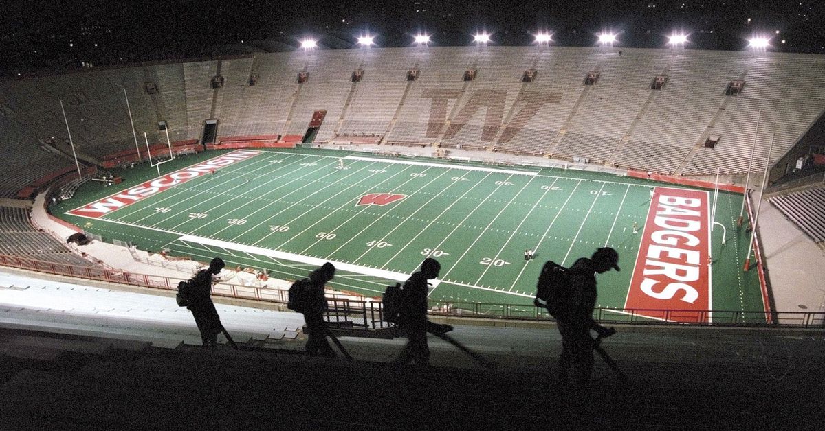 Commentary: Big Ten football set for return — and collision
course with COVID-19 surge 1