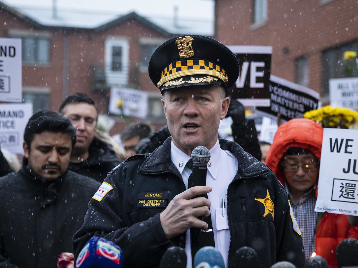 Five Chicago Police officers face suspension for covering up
for former top cop Eddie Johnson 1