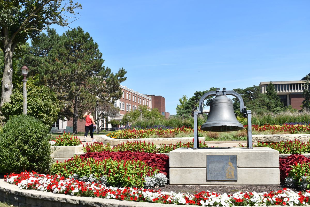 RAs become COVID cops on college campuses navigating
quarantine (LIVE UPDATES) 1
