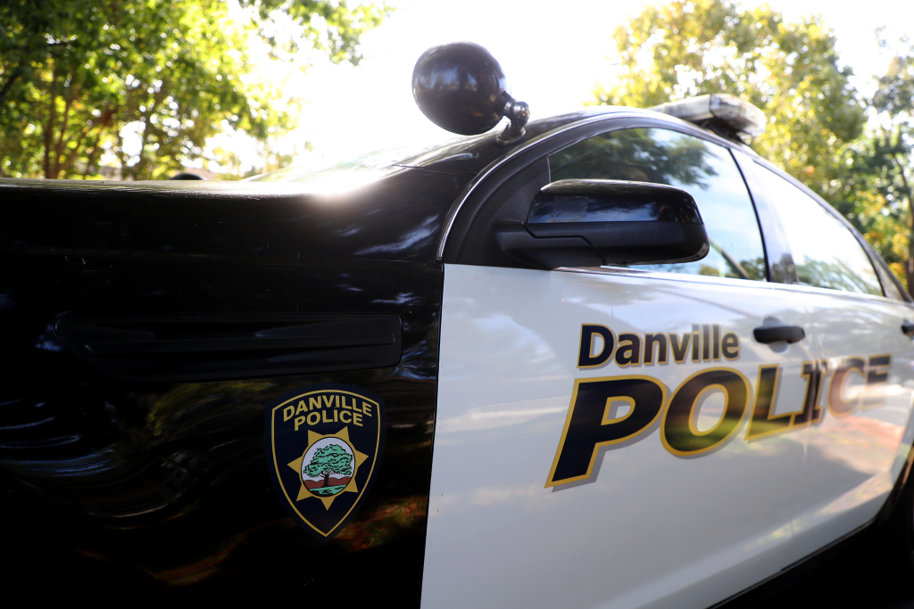 Blackhawk: Stockton man allegedly rams two officers, police
sergeant fires into his car, sheriff says 1