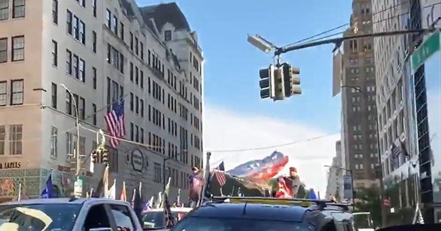 New Yorkers Close Fifth Avenue to Support Donald Trump as He
Fights Coronavirus 1