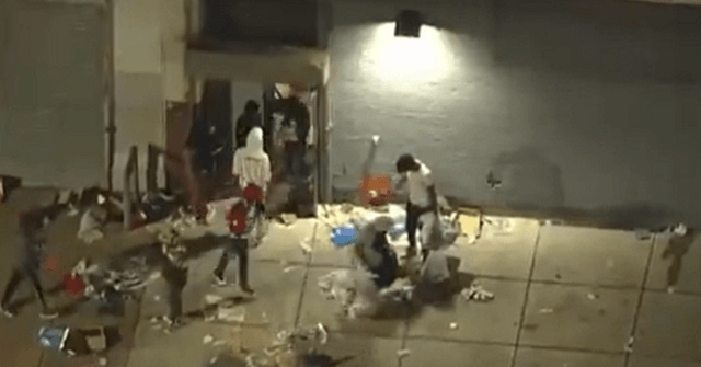 Watch: Aerial Footage Shows Protesters Looting in
Philadelphia 1