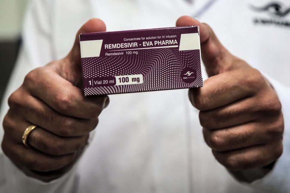 COVID-19 Drugs Now Facing Shortages (and Won’t Be Free)
After Trump’s Hype 1