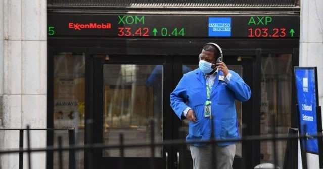 Dow Falls Over 900 Points as Coronavirus Cases Surge and
Lockdowns Loom 1