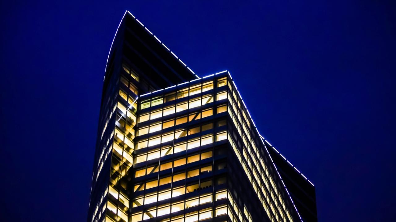 Goldman Offers Workers Free On-Site COVID-19 Testing After
Latest Trading-Floor Outbreak 1