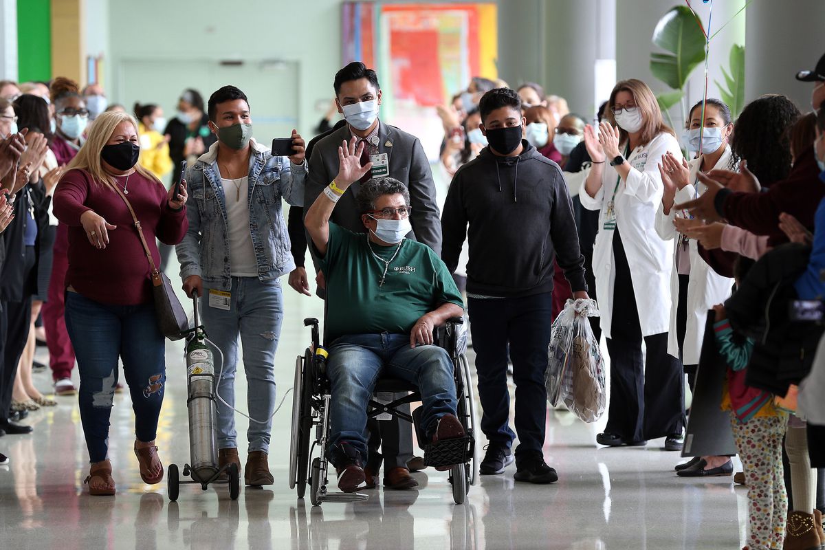 Chicago ‘Tamale Guy’ Claudio Velez discharged from hospital
after more than a month due to COVID-19 1 Chicago ‘Tamale Guy’ Claudio Velez discharged from hospital
after more than a month due to COVID-19 1