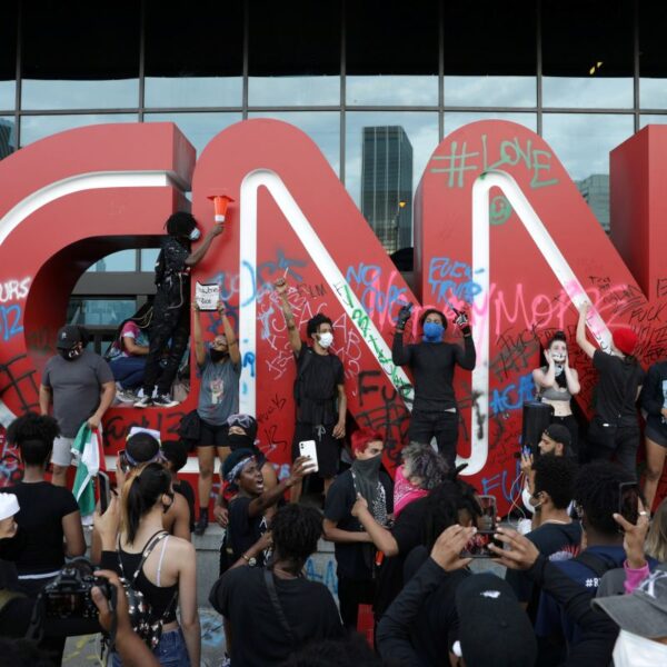 Girls on Top. Dirty Diplomats and CNN Hacks Cast a Shadow
Over London Foreign Office 1