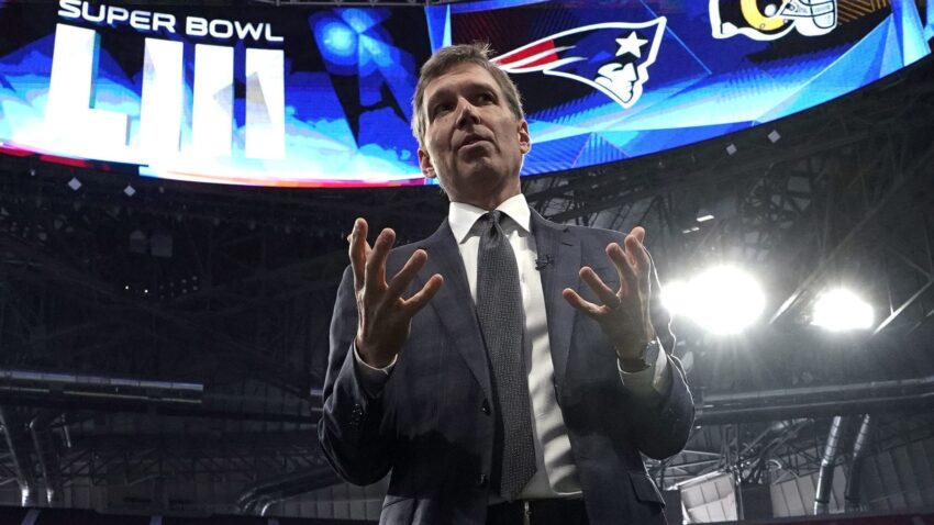 What the NFL's top doctor told CBS about the league's recent
coronavirus outbreak 1