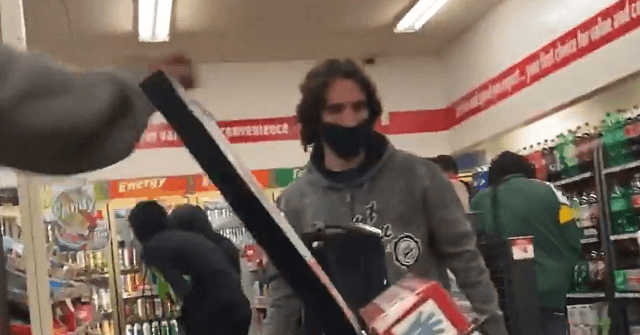 Looting Begins as Violent Protest Continues in
Wisconsin 1