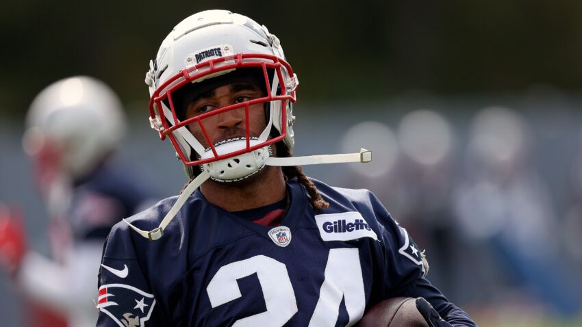 Stephon Gilmore reportedly tests positive for COVID-19,
Patriots practice canceled 1