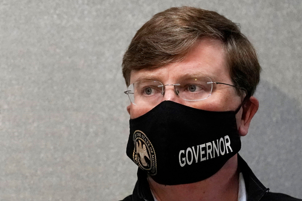 Mississippi becomes first state to lift statewide mask
mandate 1