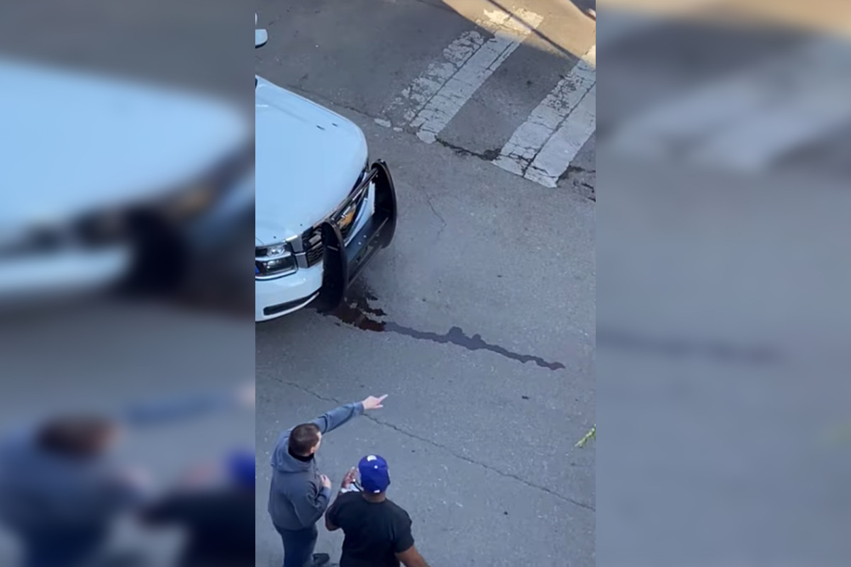 Two New Orleans police officers ‘ambushed’ by gunman riding
in pedicab 1