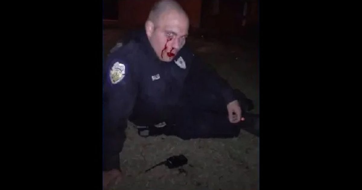 North Carolina Police Officer Viciously Beaten as Onlookers
Laugh, Film for 11 Minutes 1