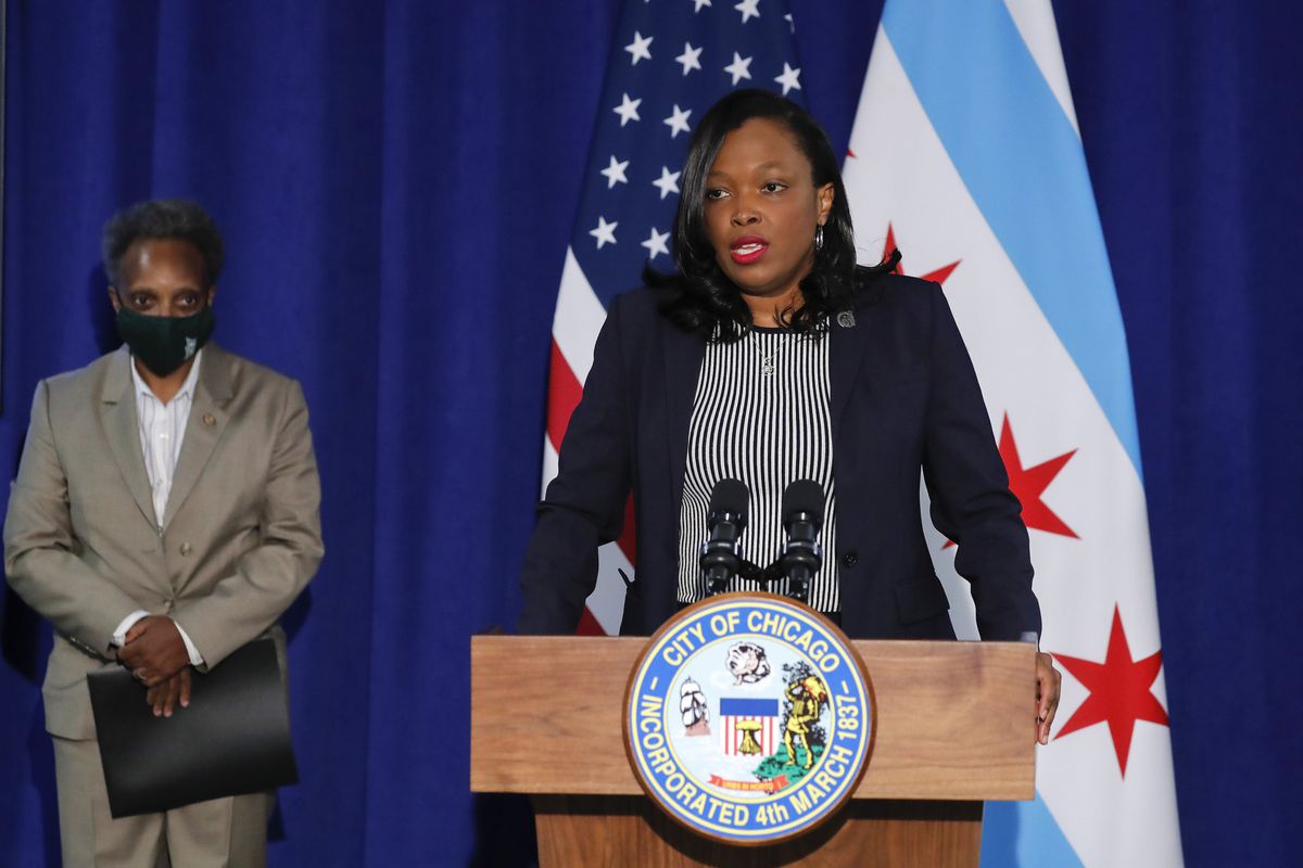 Chicago Public Schools will announce ‘very soon' if
in-person classes will resume next quarter, CEO says: ‘We know that
parents are anxious’ 1