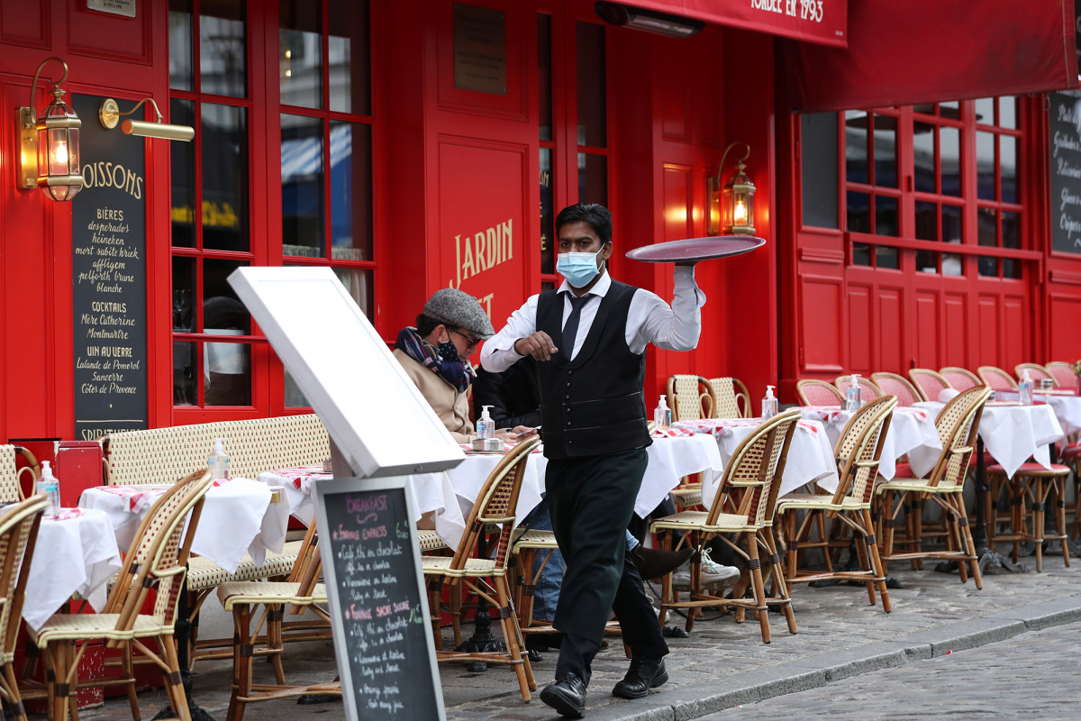Nationwide lockdown imposed in France as second coronavirus
wave hits 1
