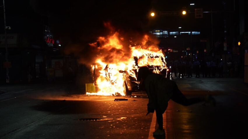 Protests erupt in Philadelphia after police fatally shoot a
Black man they say had a knife 1