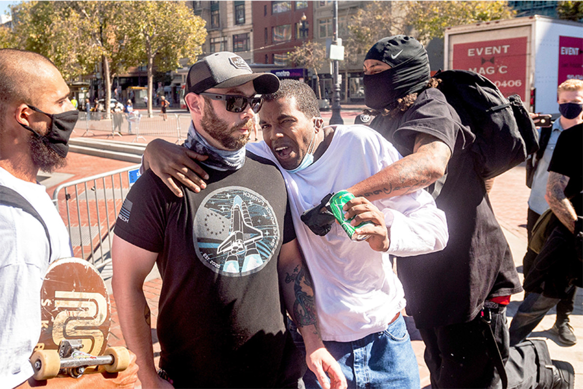 Free speech rally attacked by counter-protesters in San
Francisco 1