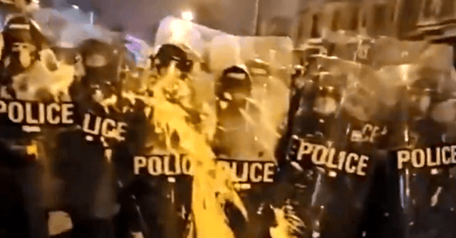 Watch: Protest Turns Violent After Cops Shoot Man Armed with
Knife in Philadelphia 1