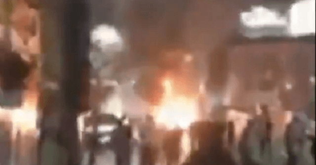 Protesters Attack Police, Burn Police Cruiser in
Philadelphia 1