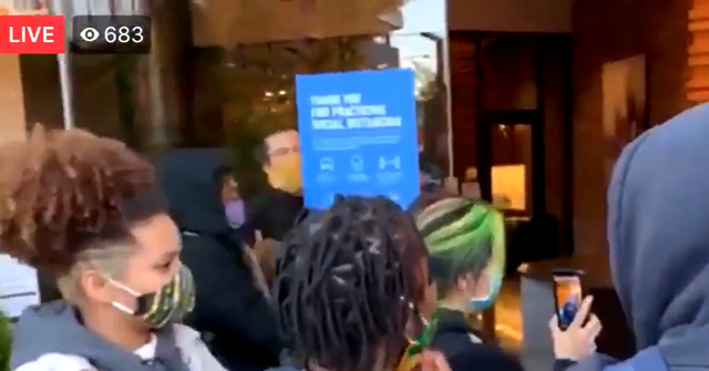WATCH: Protesters Retaliate Against Seattle TV Station for
Reporting Riot Arrests 1