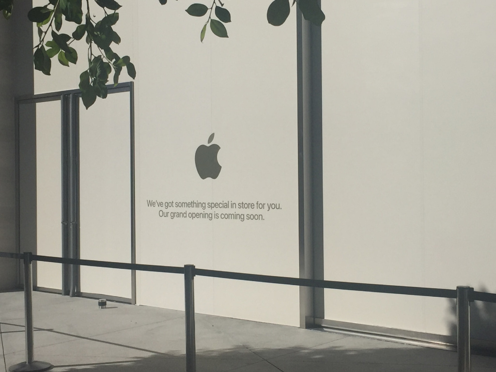 Real estate: Apple preps grand opening of new San Jose
store 1